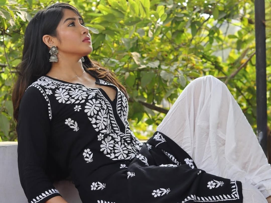 सोफिया अंसारी की मुस्कुराती हुई तस्वीर, सोशल मीडिया पर एक्टिव।